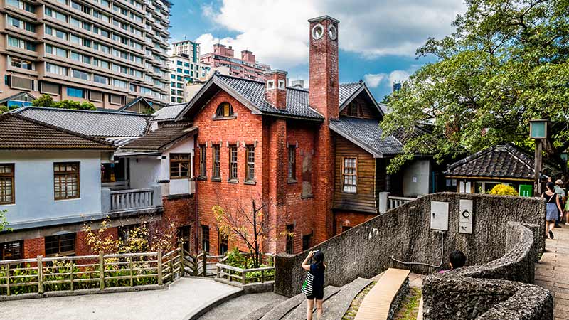 A historical hot spring tourists can use their Visa travel card at in Taipei.